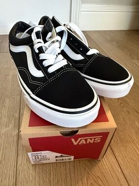 Vans Old Skool Black with White Stripe Low Top Sneakers